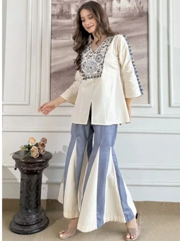 Off_White_Embroidered_Kurta_Set_With_Flared_Pants_For_Women