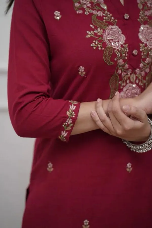 Maroon_Embroidered_Kurta_Set_With_Floral_Motifs_For_Women