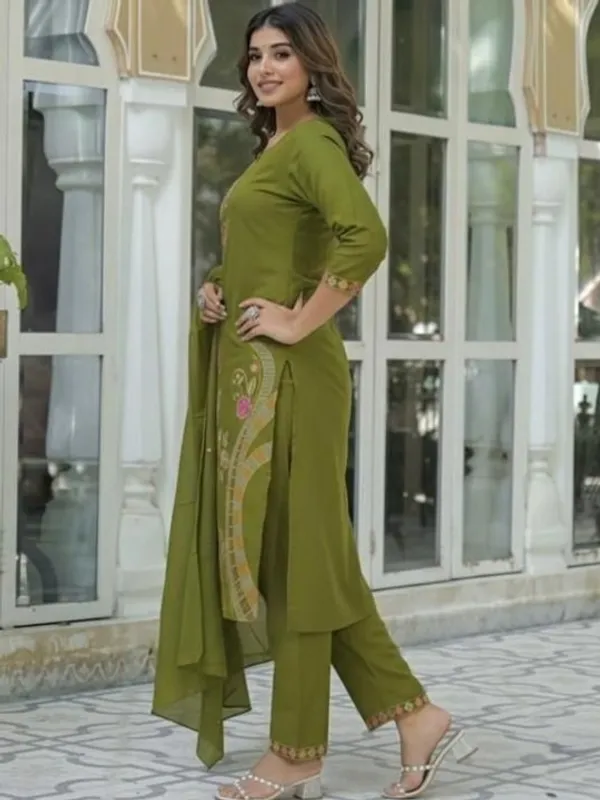 Green_Embroidered_Kurta_Set_With_Dupatta_For_Women