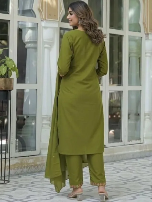 Green_Embroidered_Kurta_Set_With_Dupatta_For_Women