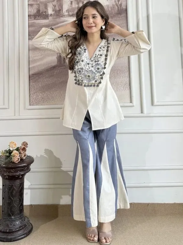 Off_White_Embroidered_Kurta_Set_With_Flared_Pants_For_Women