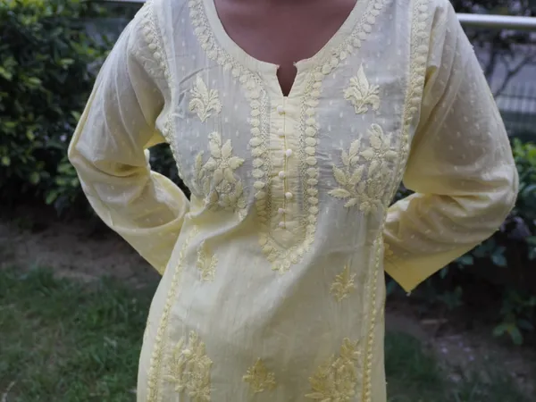 Zard-e-Nazakat_–_Pure_Cotton_Ombre_Kurti