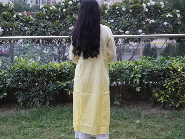 Zard-e-Nazakat_–_Pure_Cotton_Ombre_Kurti
