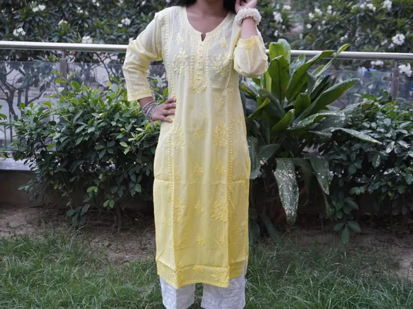 Zard-e-Nazakat_–_Pure_Cotton_Ombre_Kurti
