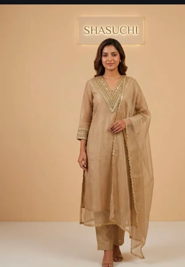 Timeless_elegance_for_every_celebration�this_classic_ensemble_is_perfect_for_weddings_and_family_functions,_with_its_graceful_detailing_and_effortless,_easy-to-carry_charm.