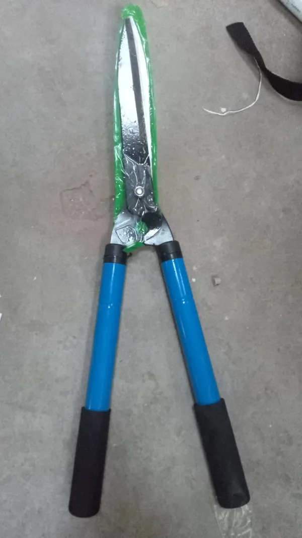 Gardening_Tools_-_Duty_Hedge_Shear_Adjustable_Garden_Scissor_with_Comfort_Grip