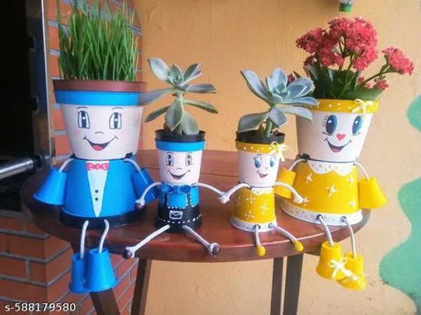 Multicolor_Handmade_Plastic_Doll_Planter_Family_Set_Cartoon_Face_Decorative_Flower_Pots_Set_Of_4