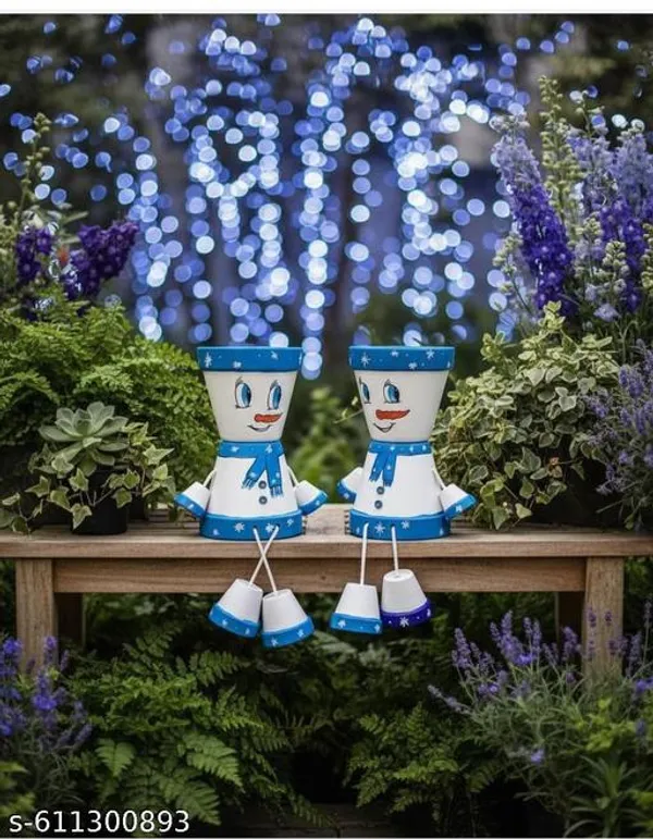 White_And_Blue_Handmade_Snowman_Terracotta_Planters_Festive_Winter_Garden_Decor_With_Blue_White_Design