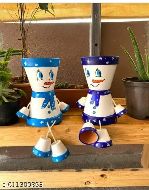 White_And_Blue_Handmade_Snowman_Terracotta_Planters_Festive_Winter_Garden_Decor_With_Blue_White_Design