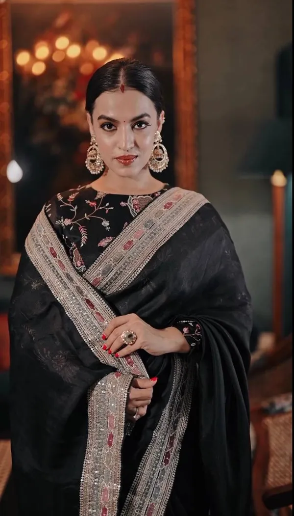 Chiffon_Women_Embroidered_Work_Stylish_Classic_Orignal_Chiffon_Saree_for_Women