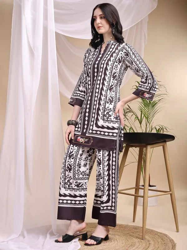 Black_Modern_Printed_Rayon_Slim_Fit_Corset_Saree_for_Women