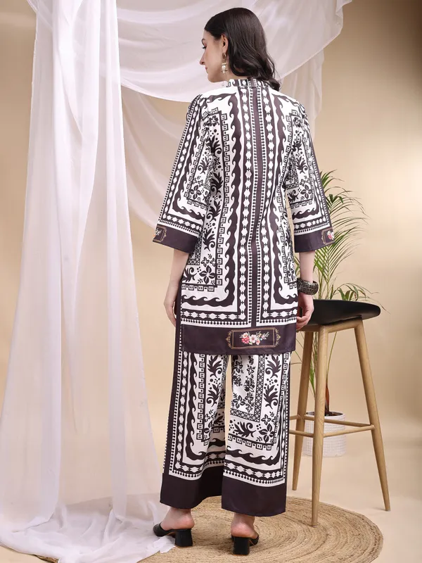 Black_Modern_Printed_Rayon_Slim_Fit_Corset_Saree_for_Women