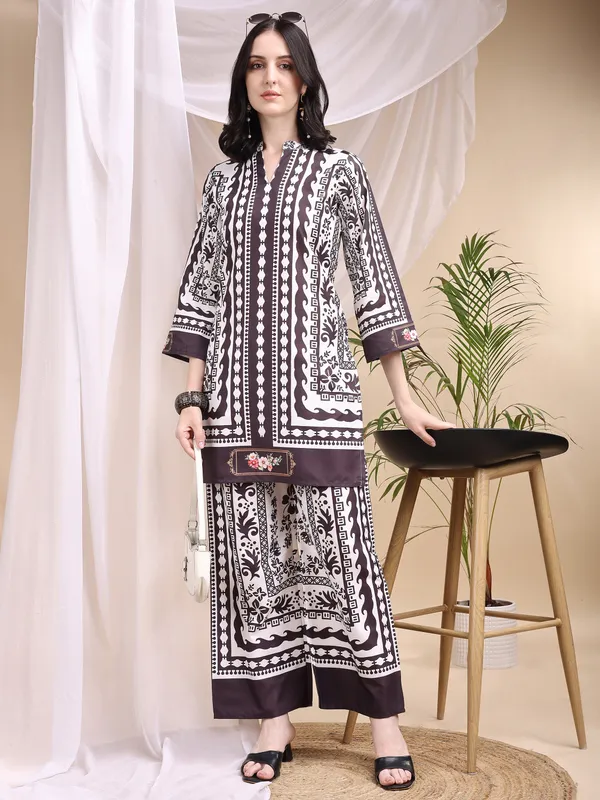 Black_Modern_Printed_Rayon_Slim_Fit_Corset_Saree_for_Women