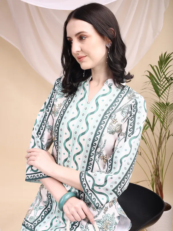 Green_Chic_Modern_Printed_Rayon_Slim_Fit_Corset_Saree_for_Women