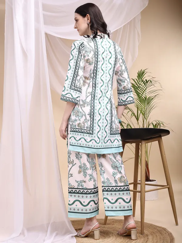 Green_Chic_Modern_Printed_Rayon_Slim_Fit_Corset_Saree_for_Women