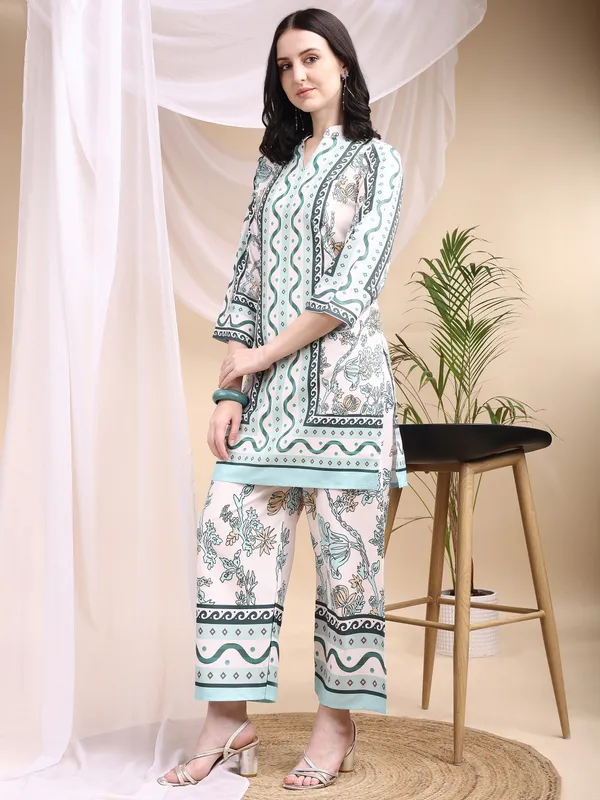 Green_Chic_Modern_Printed_Rayon_Slim_Fit_Corset_Saree_for_Women