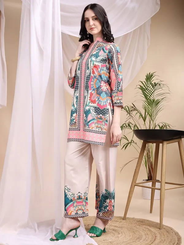 Pink_Floral_Printed_Rayon_Slim_Fit_Corset_Saree_for_Women