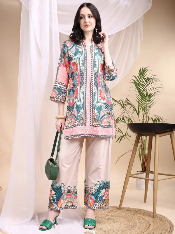 Pink_Floral_Printed_Rayon_Slim_Fit_Corset_Saree_for_Women