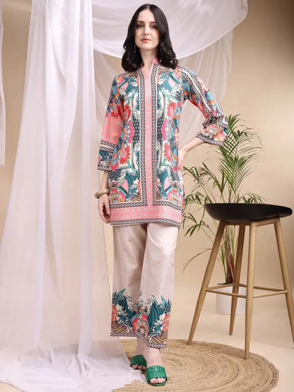 Pink_Floral_Printed_Rayon_Slim_Fit_Corset_Saree_for_Women