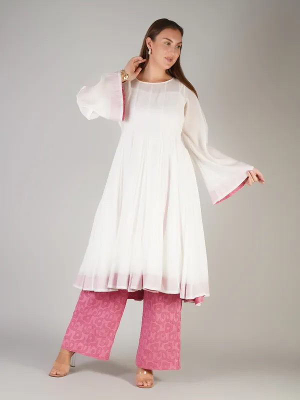 Gulzar_Ivory_&_Mauve_Kalidaar_Set