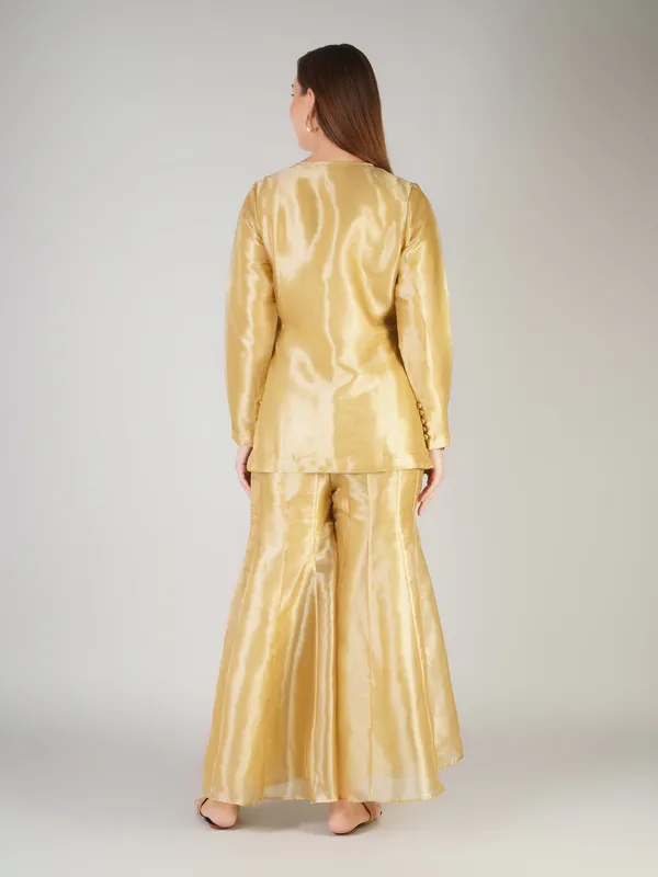 The_Sovereign_Gold_Tissue_Suit_Set