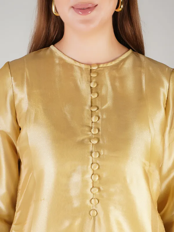 The_Sovereign_Gold_Tissue_Suit_Set