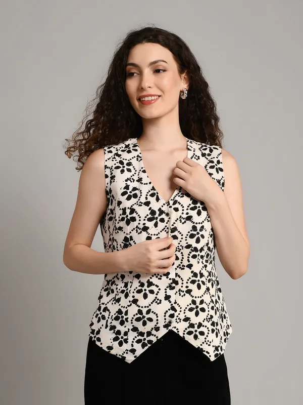 Off_White_And_Black_Premium_Cotton_Top_For_Women