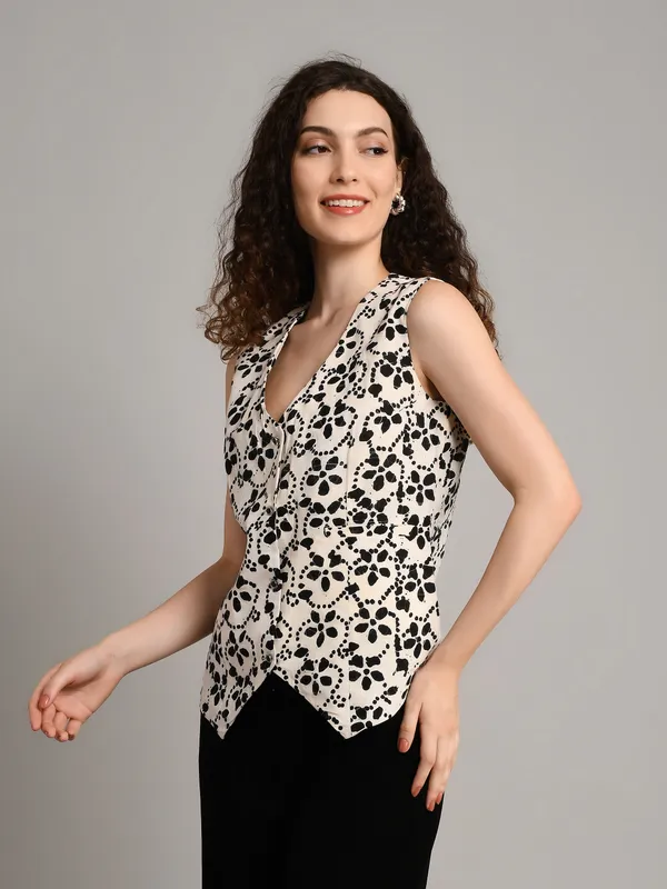 Off_White_And_Black_Premium_Cotton_Top_For_Women