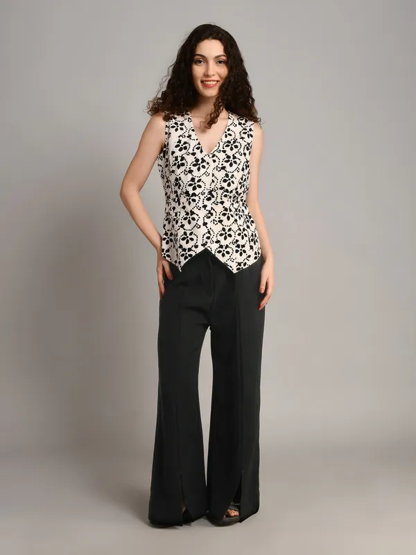 Off_White_And_Black_Premium_Cotton_Top_For_Women