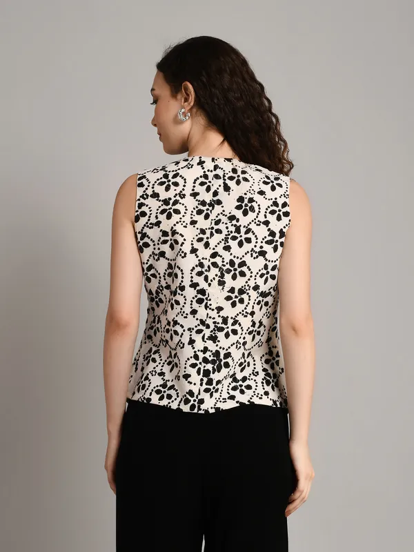 Off_White_And_Black_Premium_Cotton_Top_For_Women