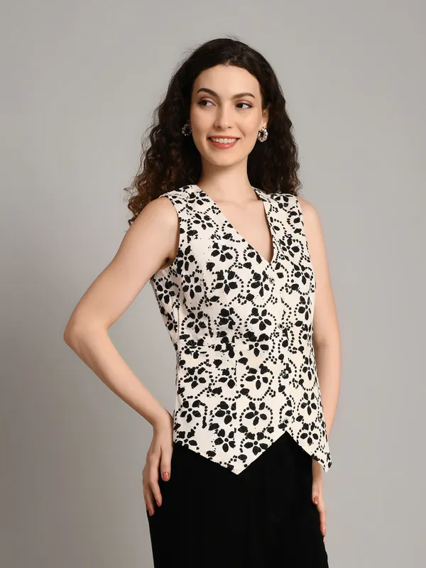 Off_White_And_Black_Premium_Cotton_Top_For_Women