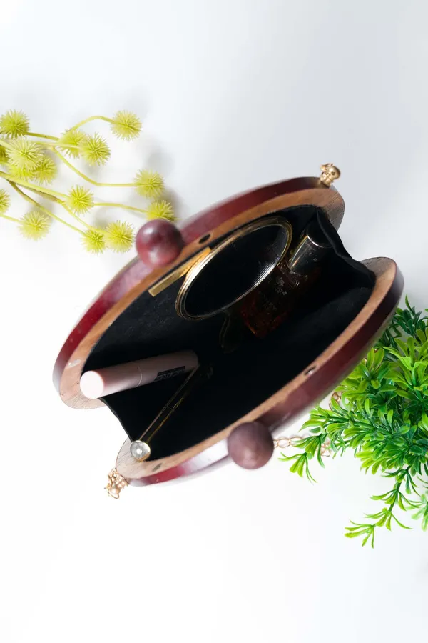 Red_Hand_Carved_Circle_Bag_In_Acacia_Wood_For_Women