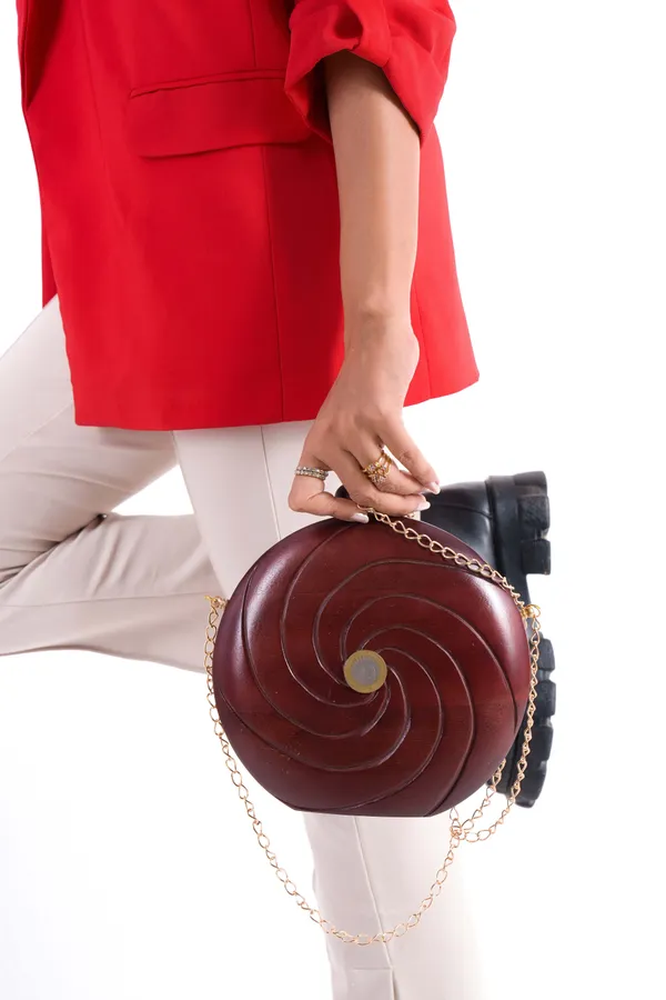 Red_Hand_Carved_Circle_Bag_In_Acacia_Wood_For_Women