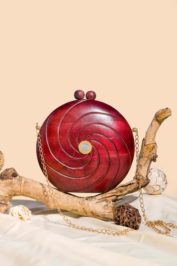 Red_Hand_Carved_Circle_Bag_In_Acacia_Wood_For_Women