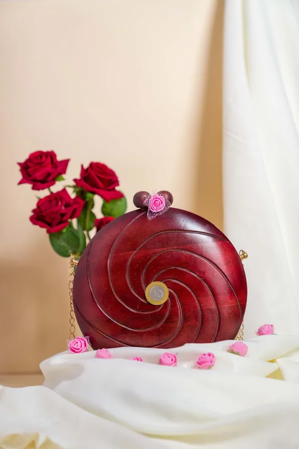 Red_Hand_Carved_Circle_Bag_In_Acacia_Wood_For_Women