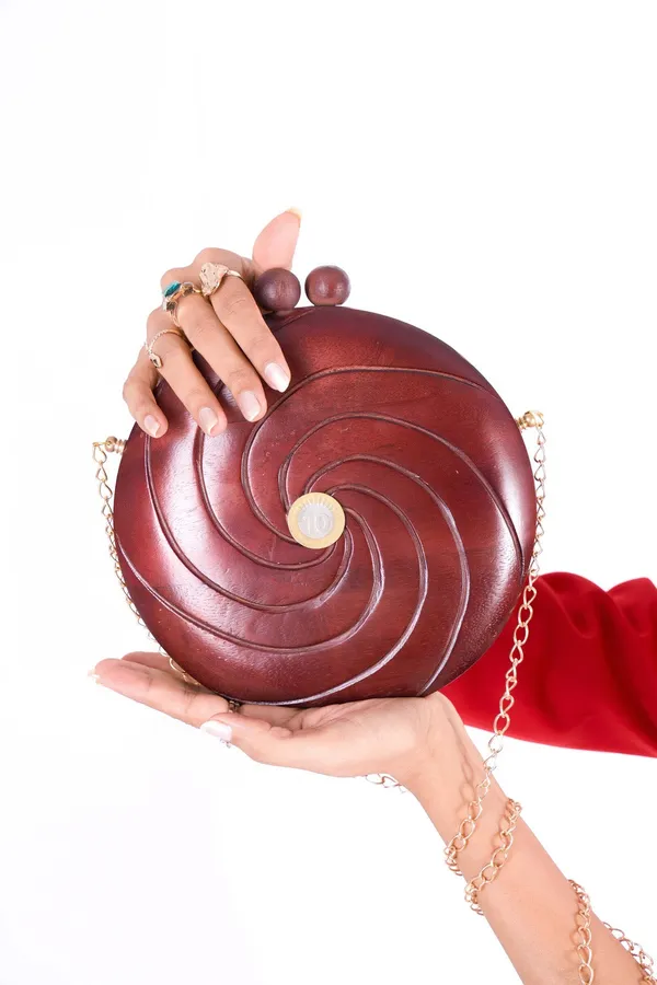 Red_Hand_Carved_Circle_Bag_In_Acacia_Wood_For_Women