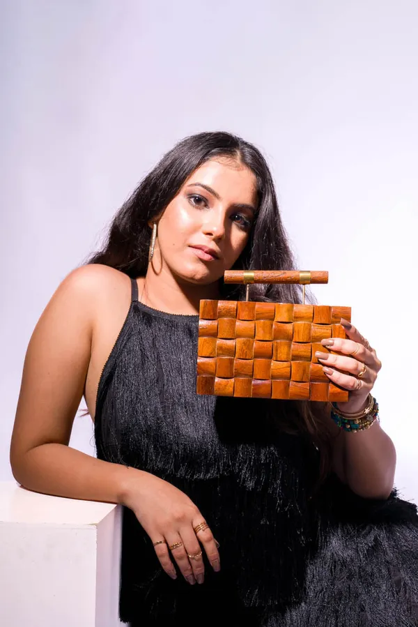 Brown_Checkered_Handbag_In_Acacia_Wood_For_Women