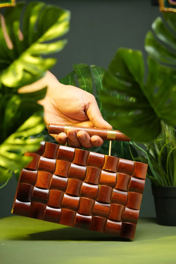 Brown_Checkered_Handbag_In_Acacia_Wood_For_Women