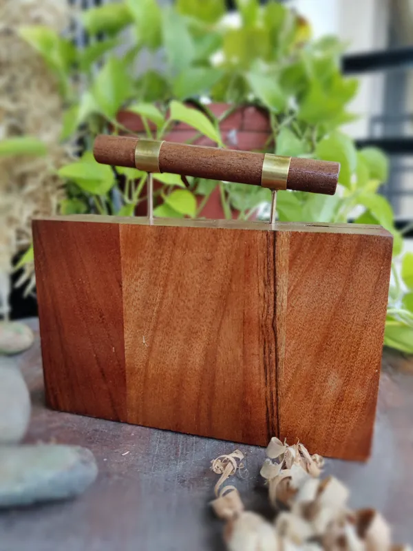 Brown_Checkered_Handbag_In_Acacia_Wood_For_Women