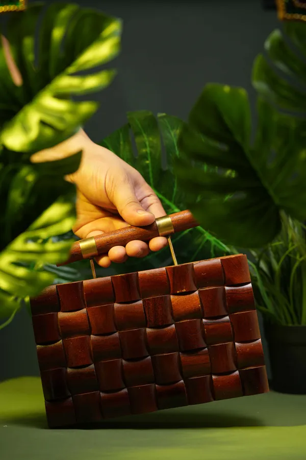 Brown_Checkered_Handbag_In_Acacia_Wood_For_Women