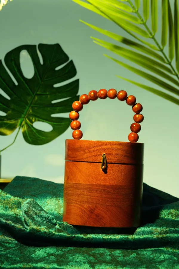 Brown_Chic_Bucket_Bag_In_Acacia_Wood_For_Women