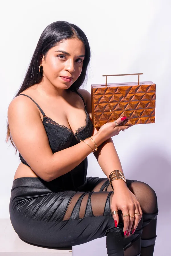 Brown_Hand_Carved_Triangle_Pattern_Bag_With_Rectangular_Handle_For_Women