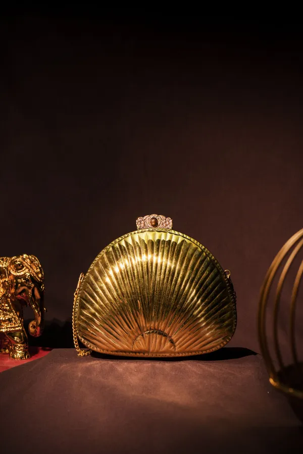 Gold_Ethnic_Brass_Bag_In_Shell_Shape_For_Women