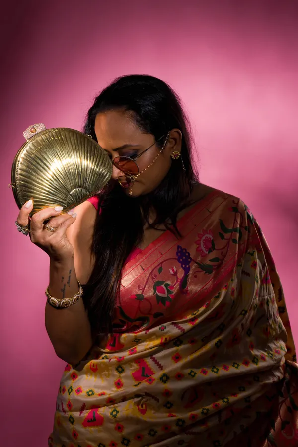 Gold_Ethnic_Brass_Bag_In_Shell_Shape_For_Women