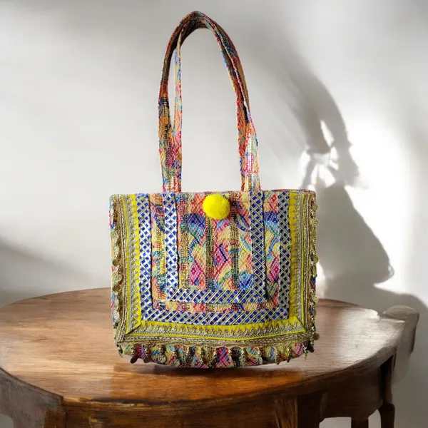 Green_Xlarge_Size_Tote_Bags_In_Jacquard_Fabric_With_Coin_Lace_Border_For_Women