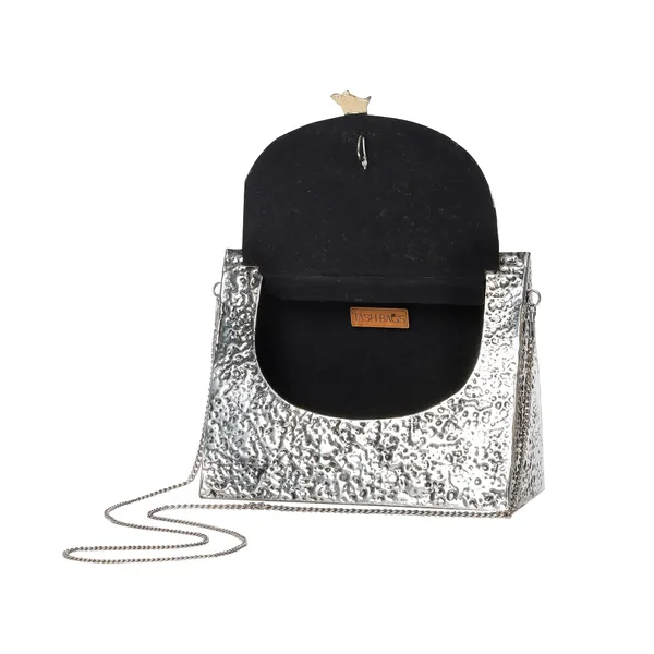 Silver_Traingle_Hammered_Brass_Handbag_In_Antique_Silver_Finish_For_Women