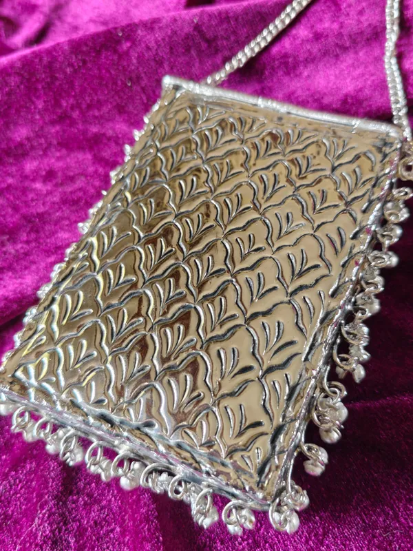 Silver_Handcrafted_Tropical_Brass_Silver_Tone_Mobile_Pouch_For_Women