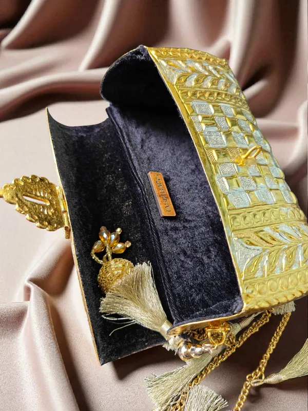 Gold_Dual_Tone_Checkered_Pattern_Brass_Ethnic_Clutch_For_Women
