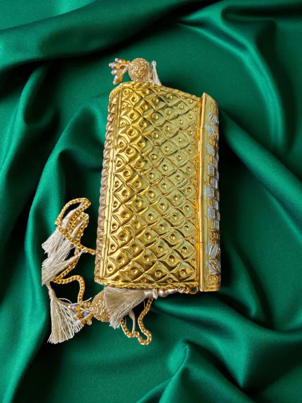 Gold_Dual_Tone_Checkered_Pattern_Brass_Ethnic_Clutch_For_Women
