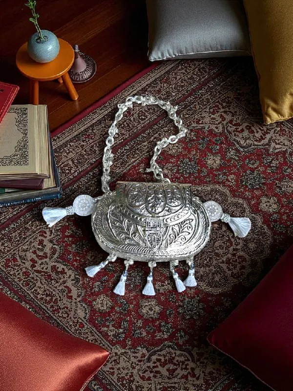 Silver_Oval_Ethnic_Handbag_In_Silver_Shade_Tassels_And_Ornate_Ghungroo_Sling_Chain_For_Women